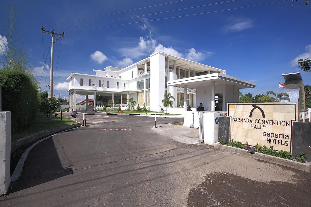 Narmada Convention Hall Hotel Mataram Buitenkant foto