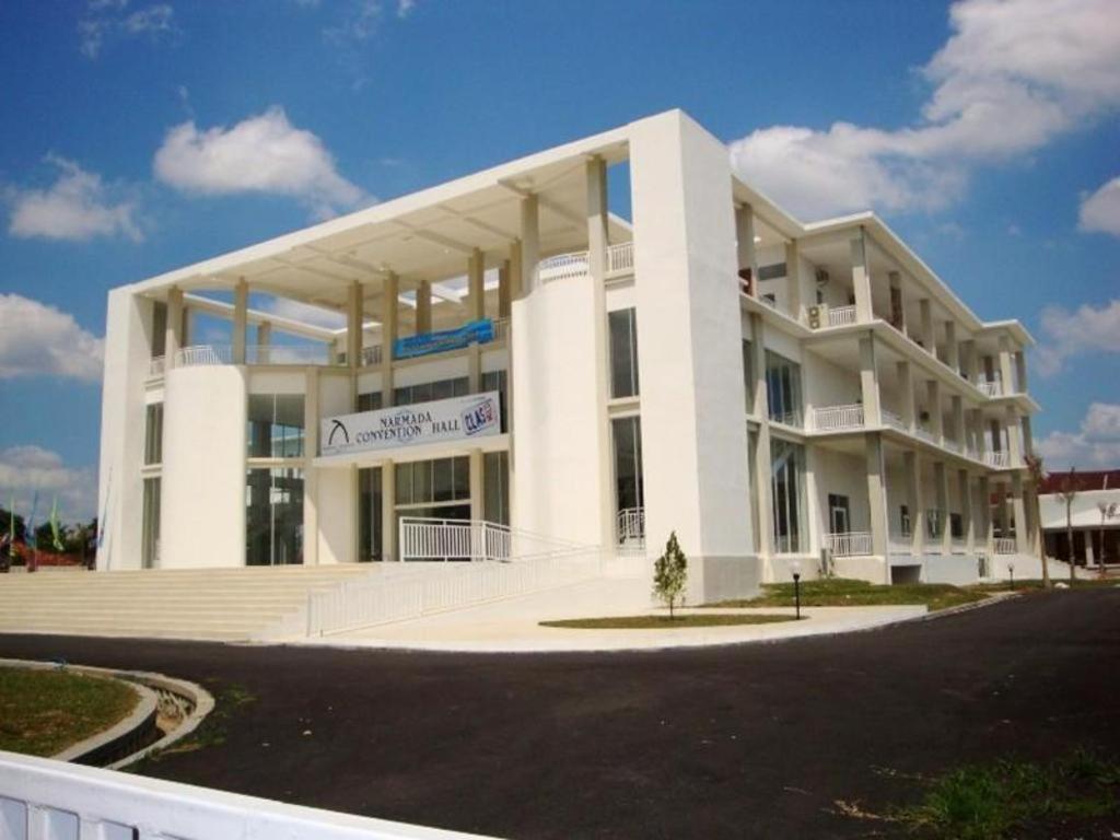 Narmada Convention Hall Hotel Mataram Buitenkant foto
