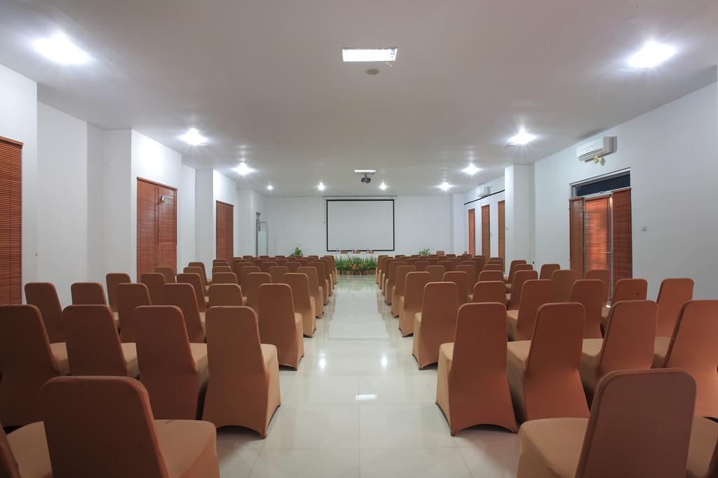Narmada Convention Hall Hotel Mataram Buitenkant foto