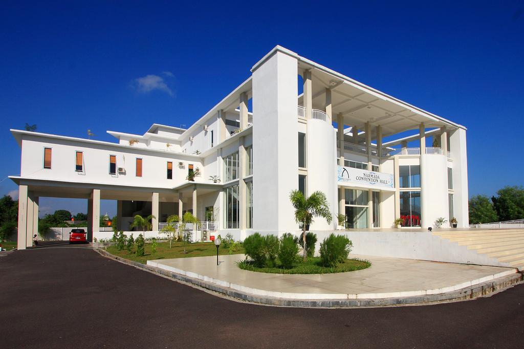 Narmada Convention Hall Hotel Mataram Buitenkant foto