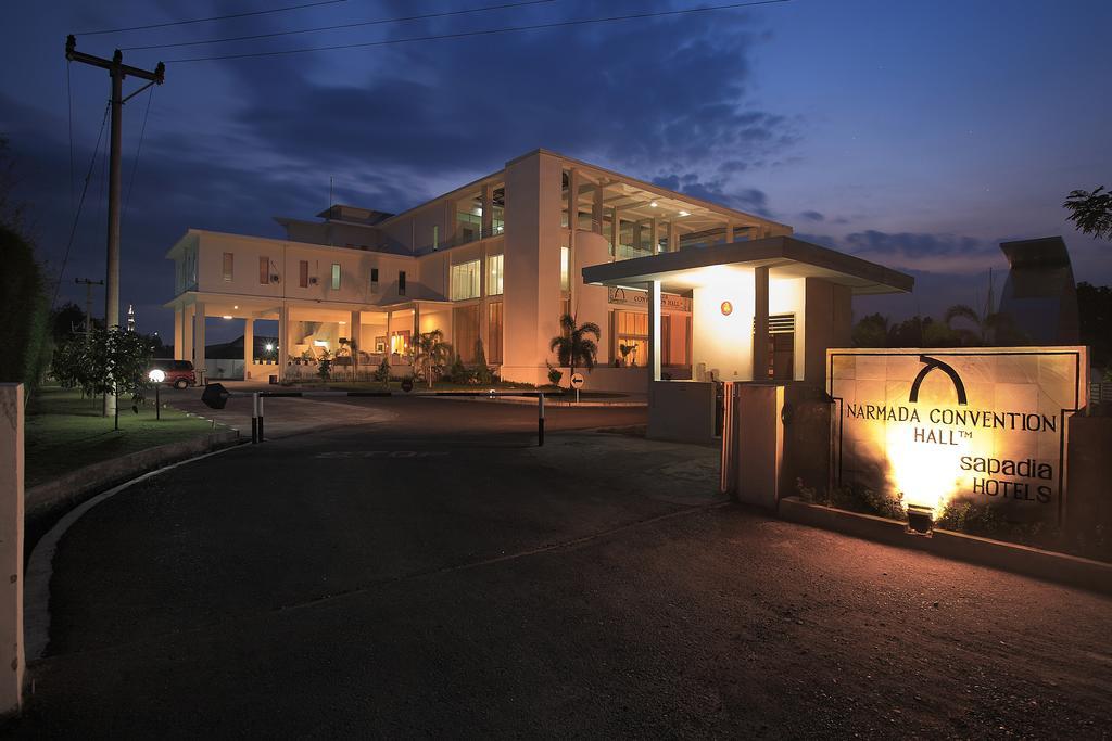 Narmada Convention Hall Hotel Mataram Buitenkant foto