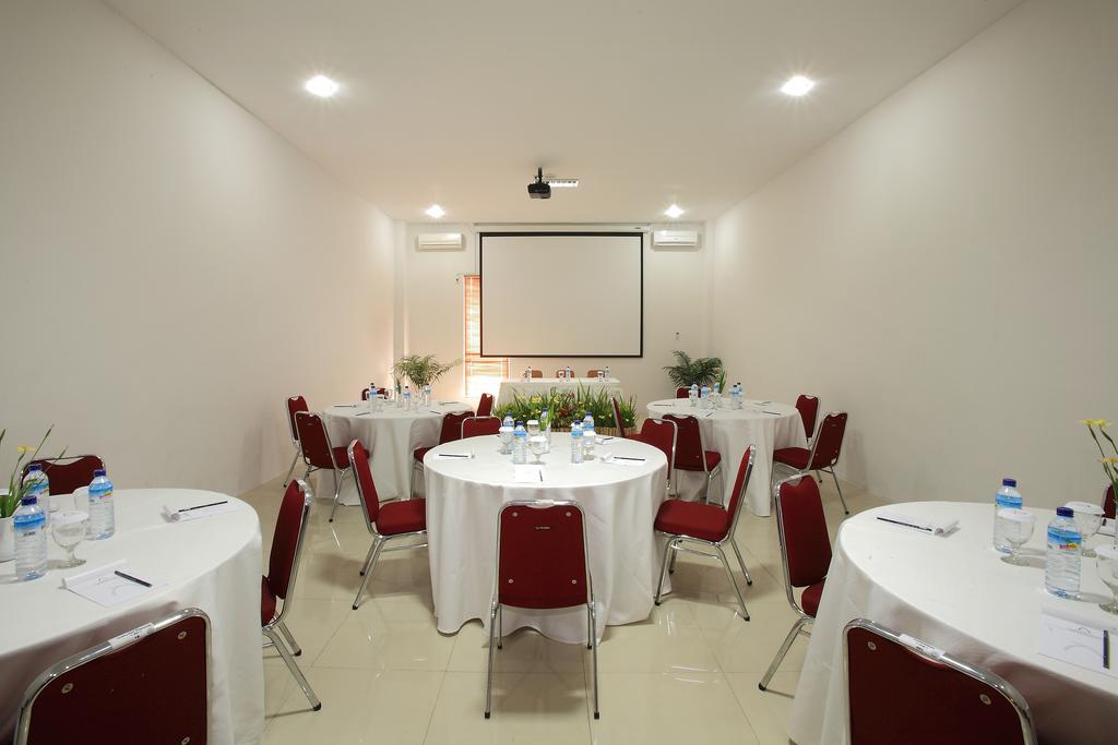 Narmada Convention Hall Hotel Mataram Buitenkant foto