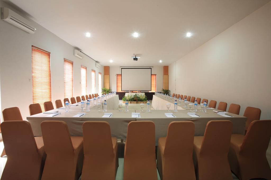 Narmada Convention Hall Hotel Mataram Buitenkant foto