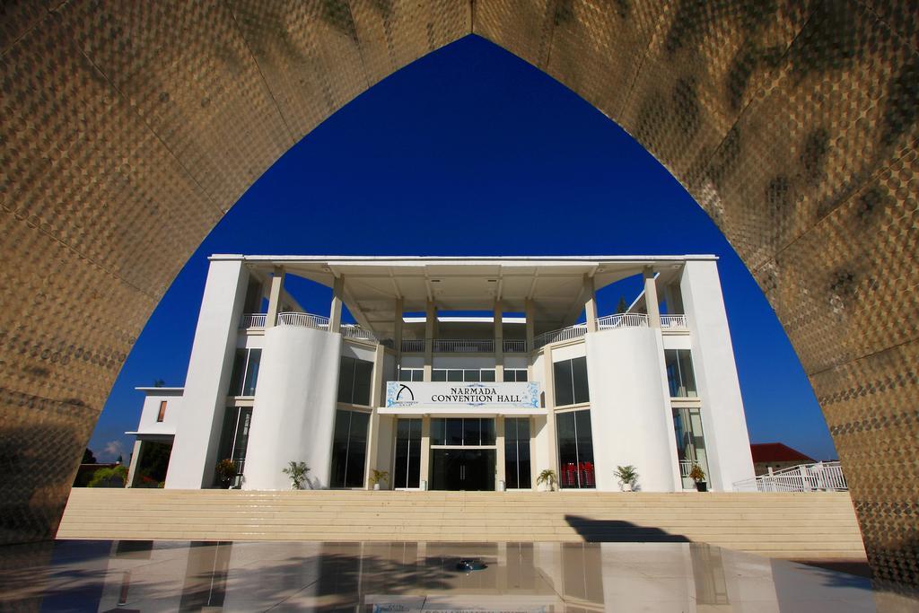 Narmada Convention Hall Hotel Mataram Buitenkant foto